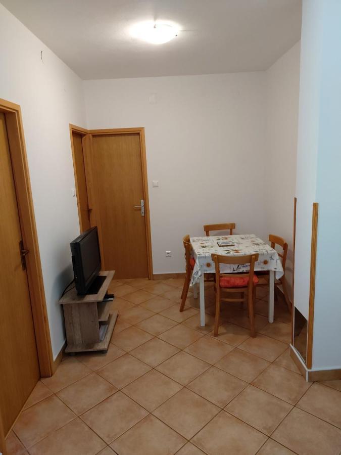 Apartmani Anita Malinska Exterior foto