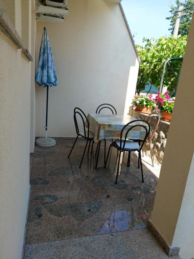 Apartmani Anita Malinska Exterior foto